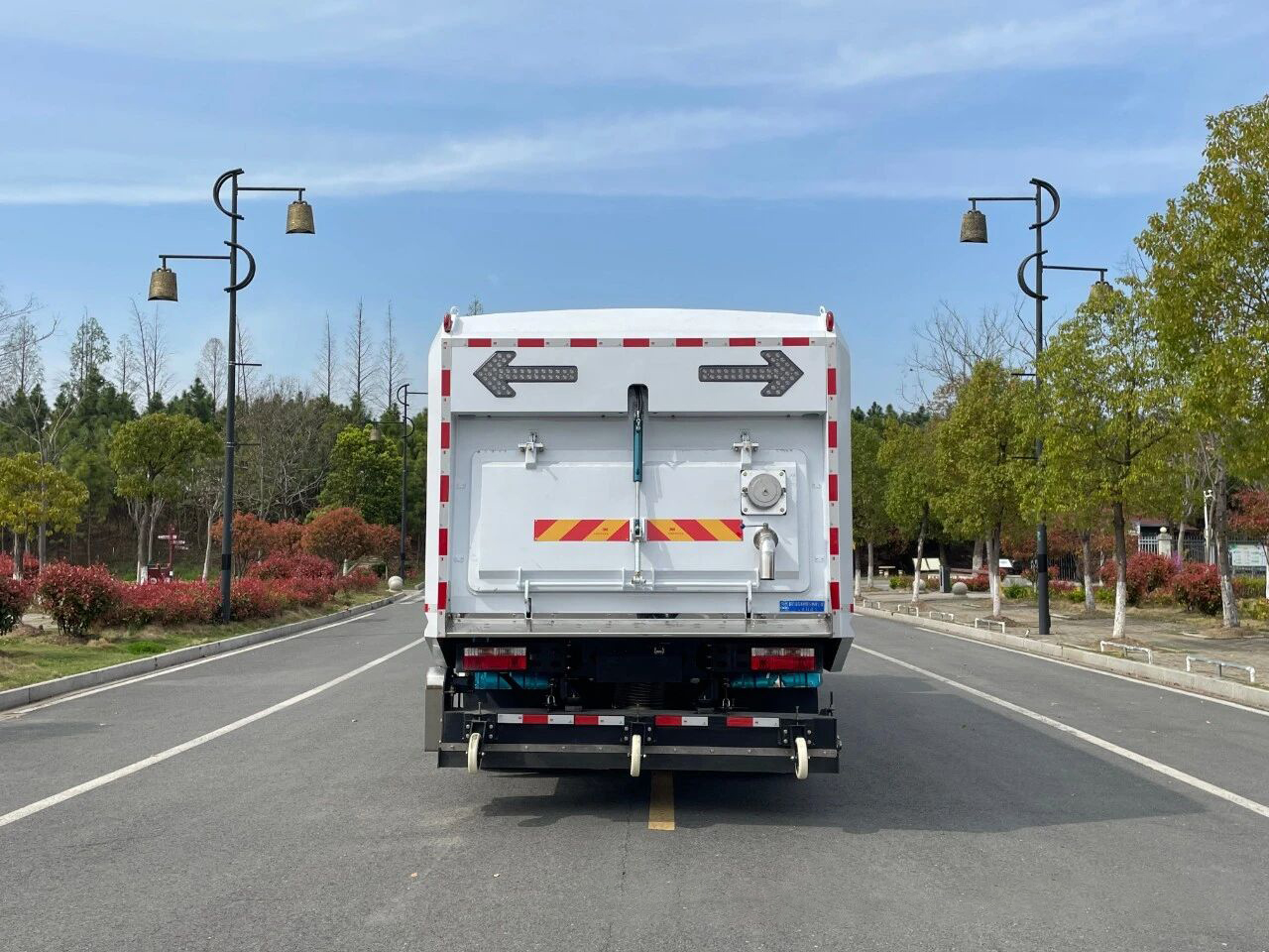 壹為18噸純電動掃路車